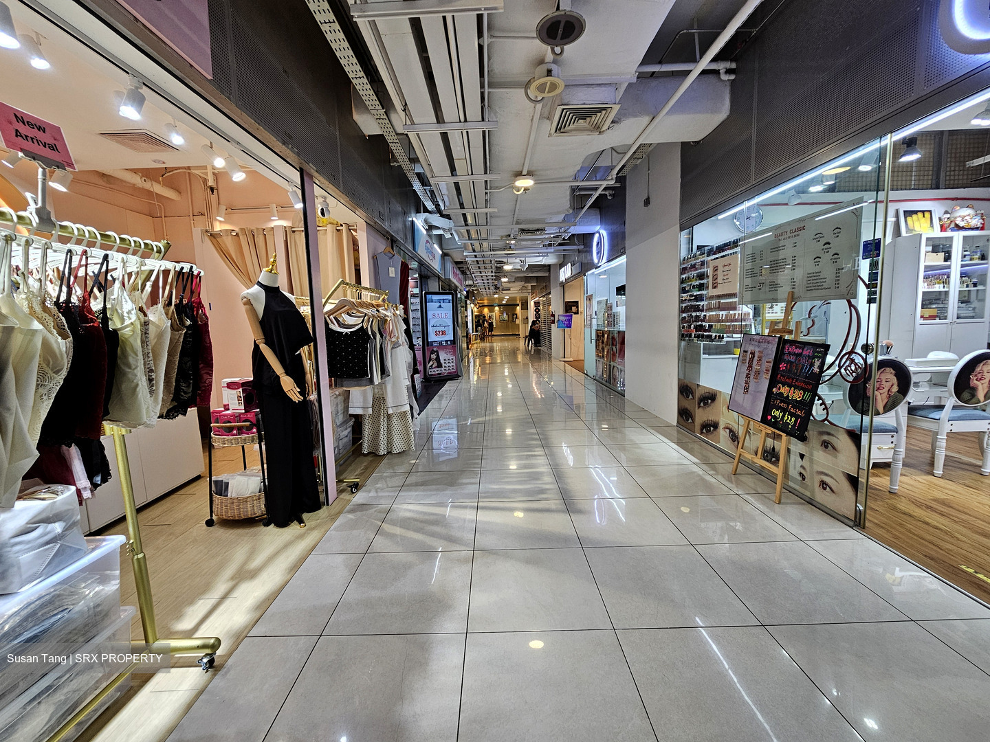 Lucky Plaza (D9), Retail #616434131